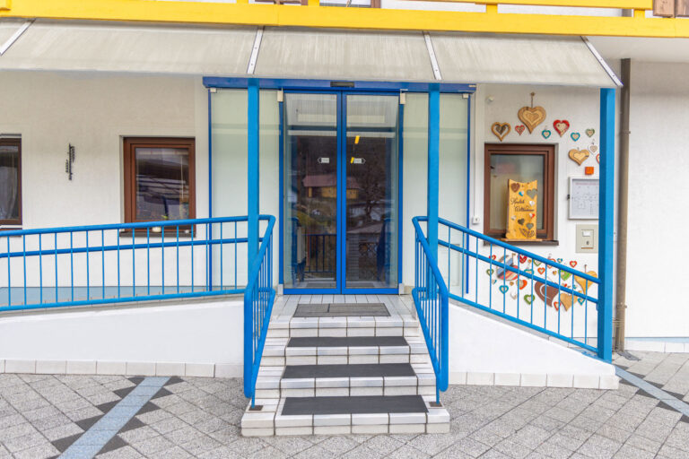 Eingang SHS Sekirn